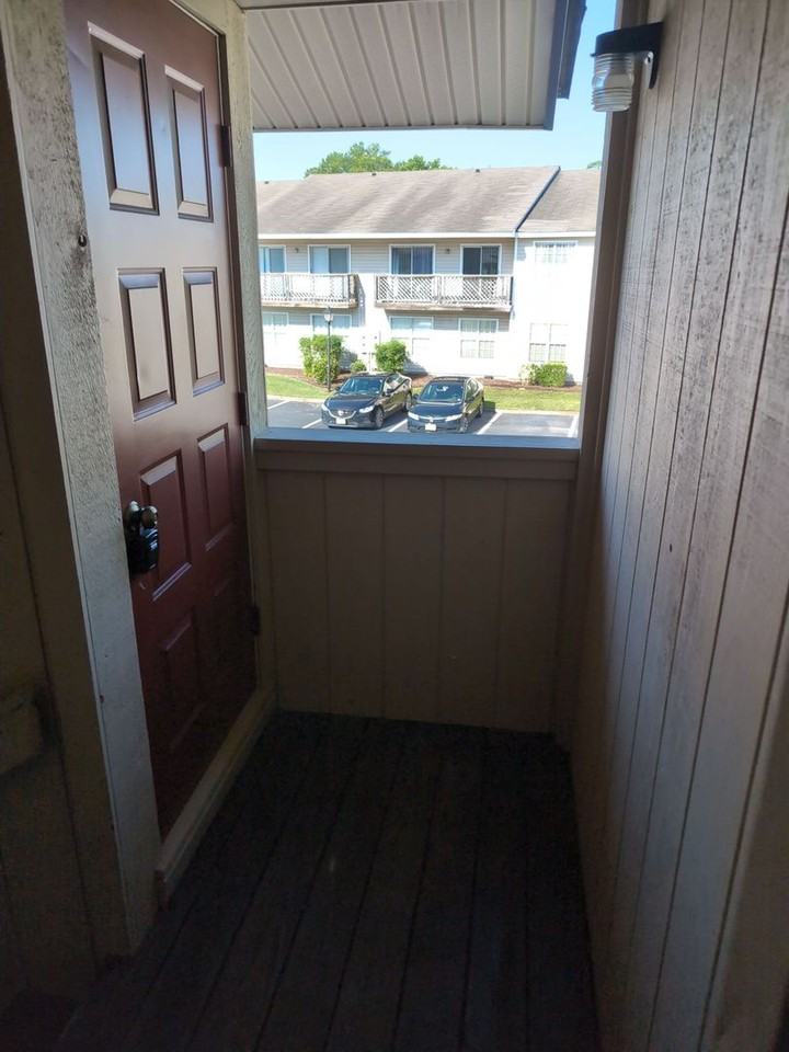 526 Glenn Regis Way - Photo 2 of 18