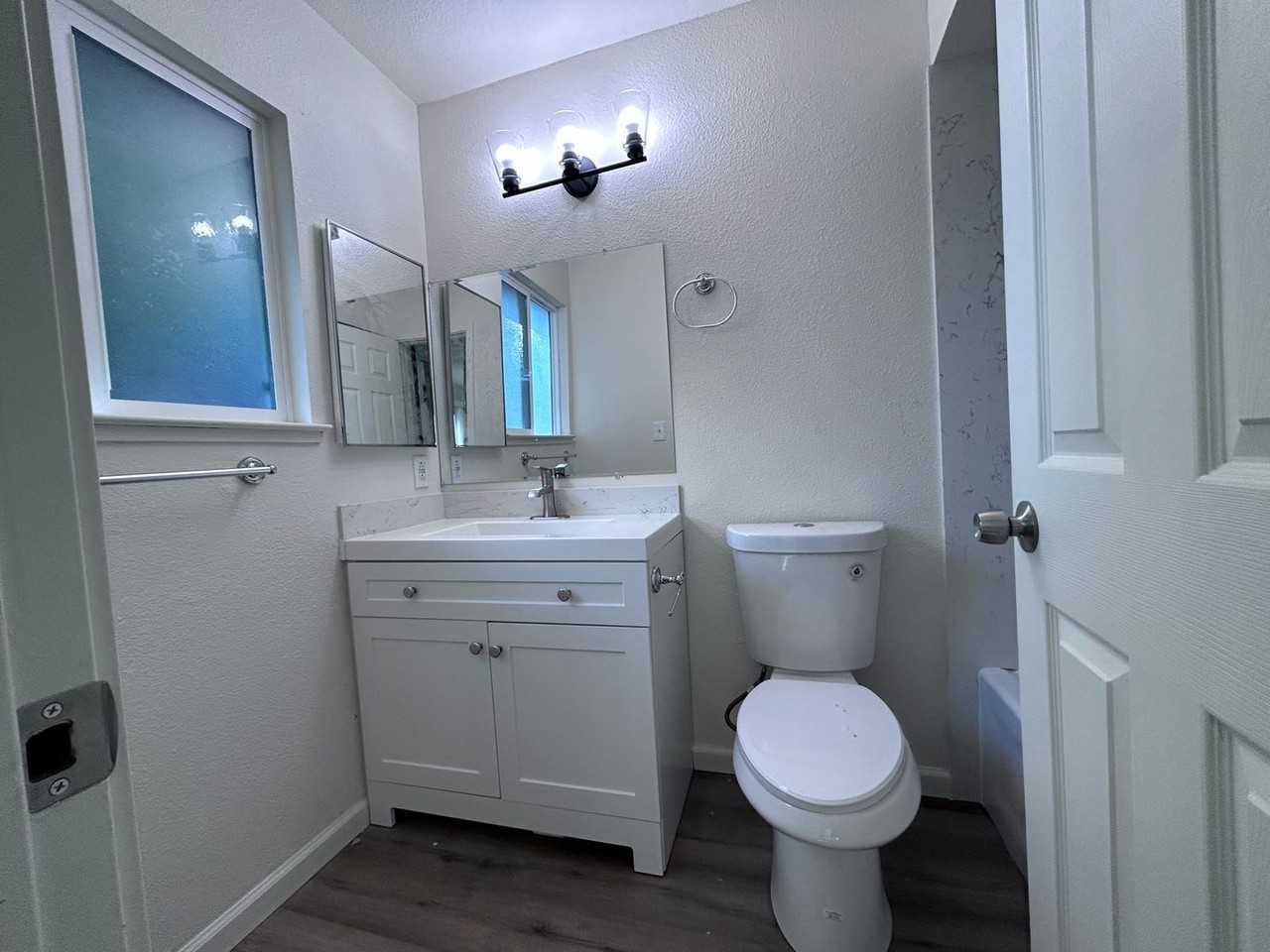 6852-6854 Trovita Way - Photo 3 of 21