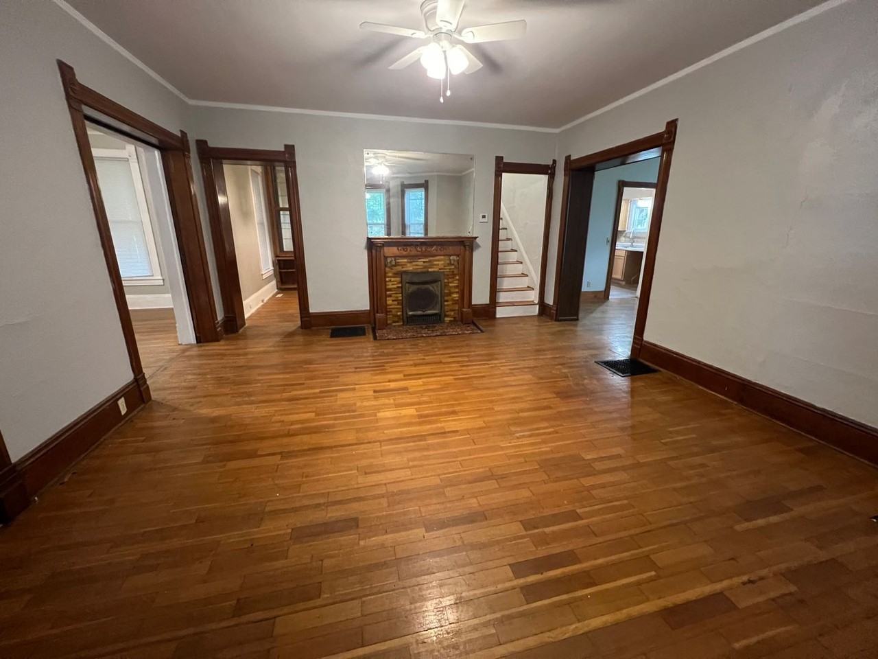 308 W Chestnut St - Photo 2 of 29