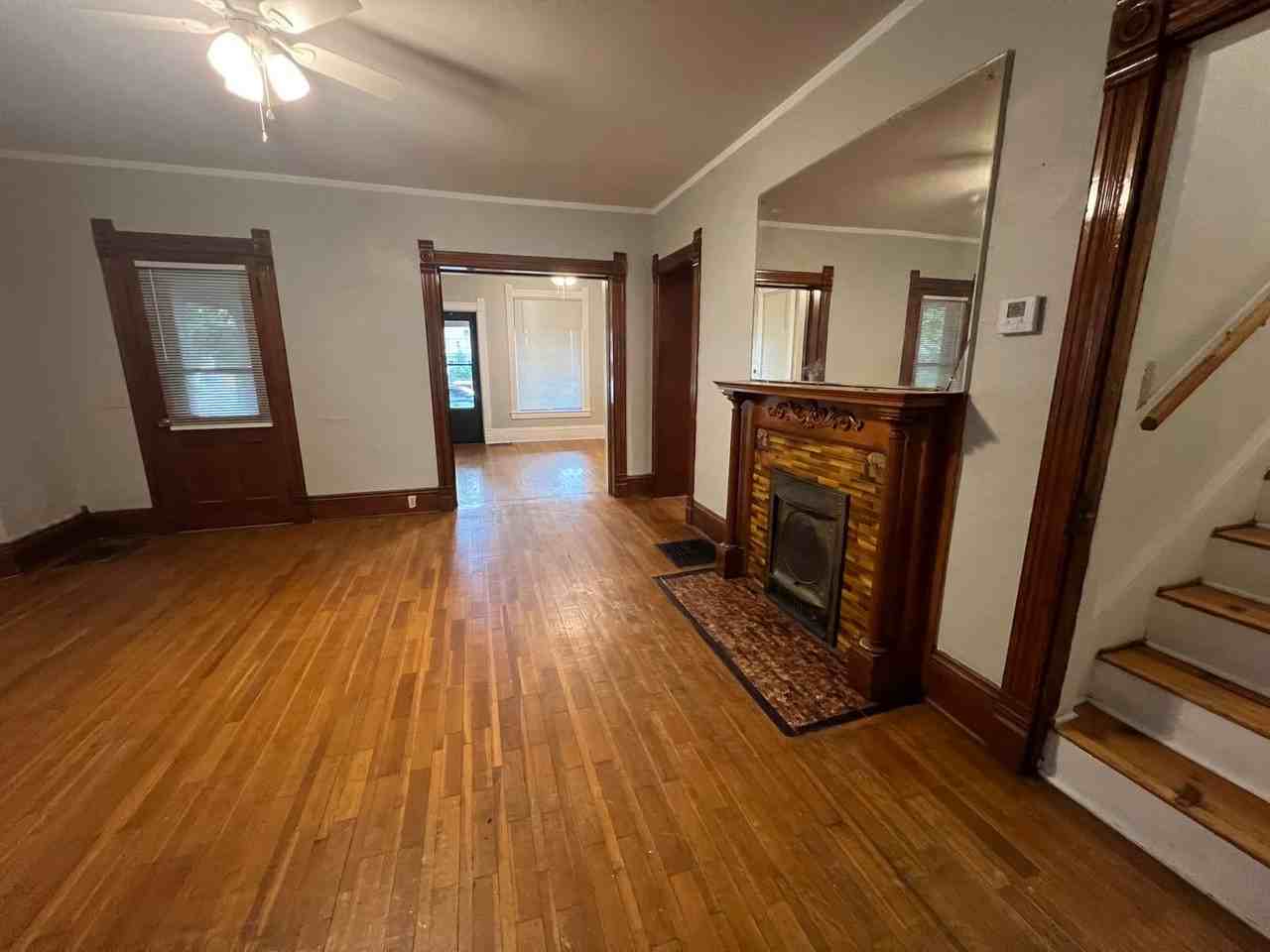 308 W Chestnut St - Photo 3 of 29