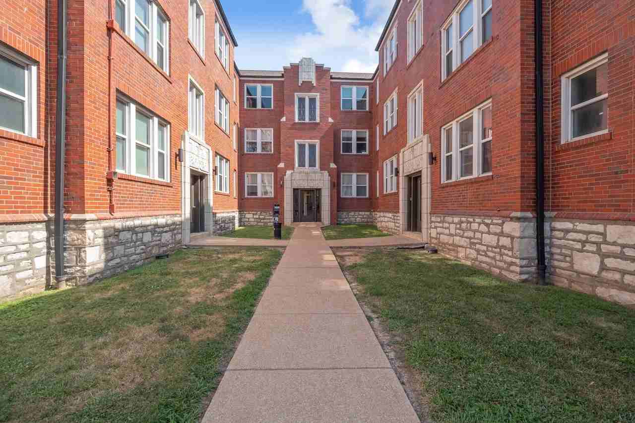 5747 Chippewa St - Photo 3 of 17