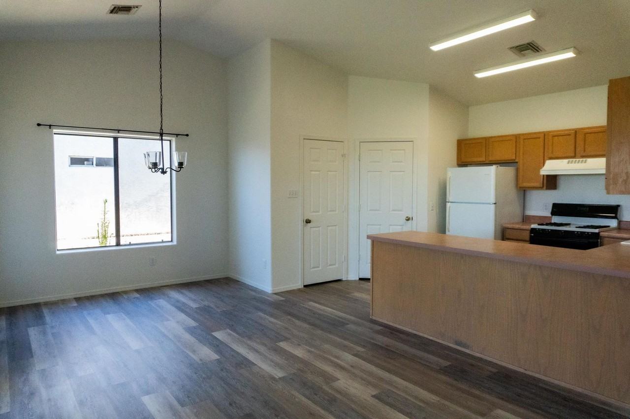 10398 S Cony Ave - Photo 2 of 35