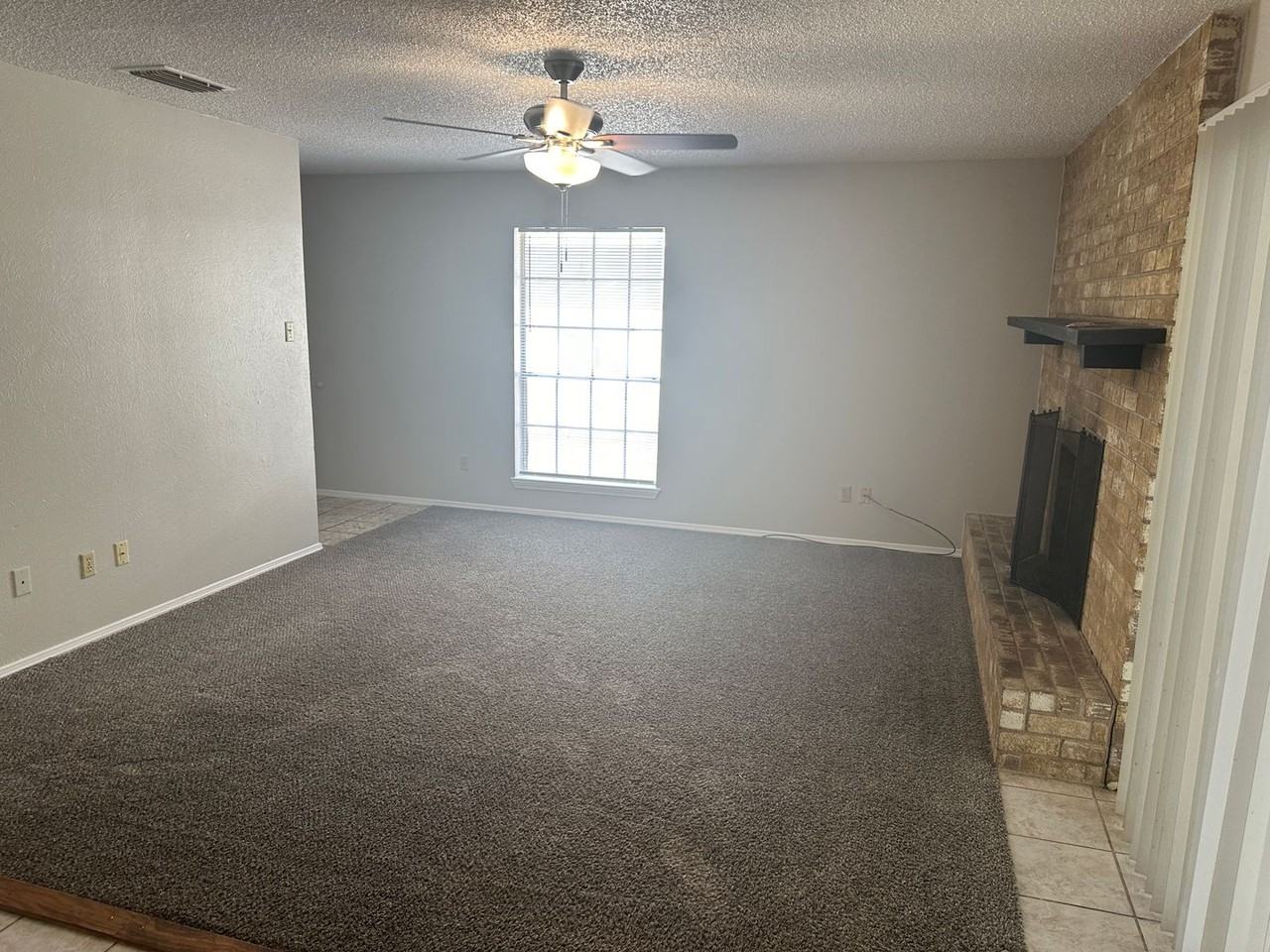 3025 Medina St - Photo 3 of 13