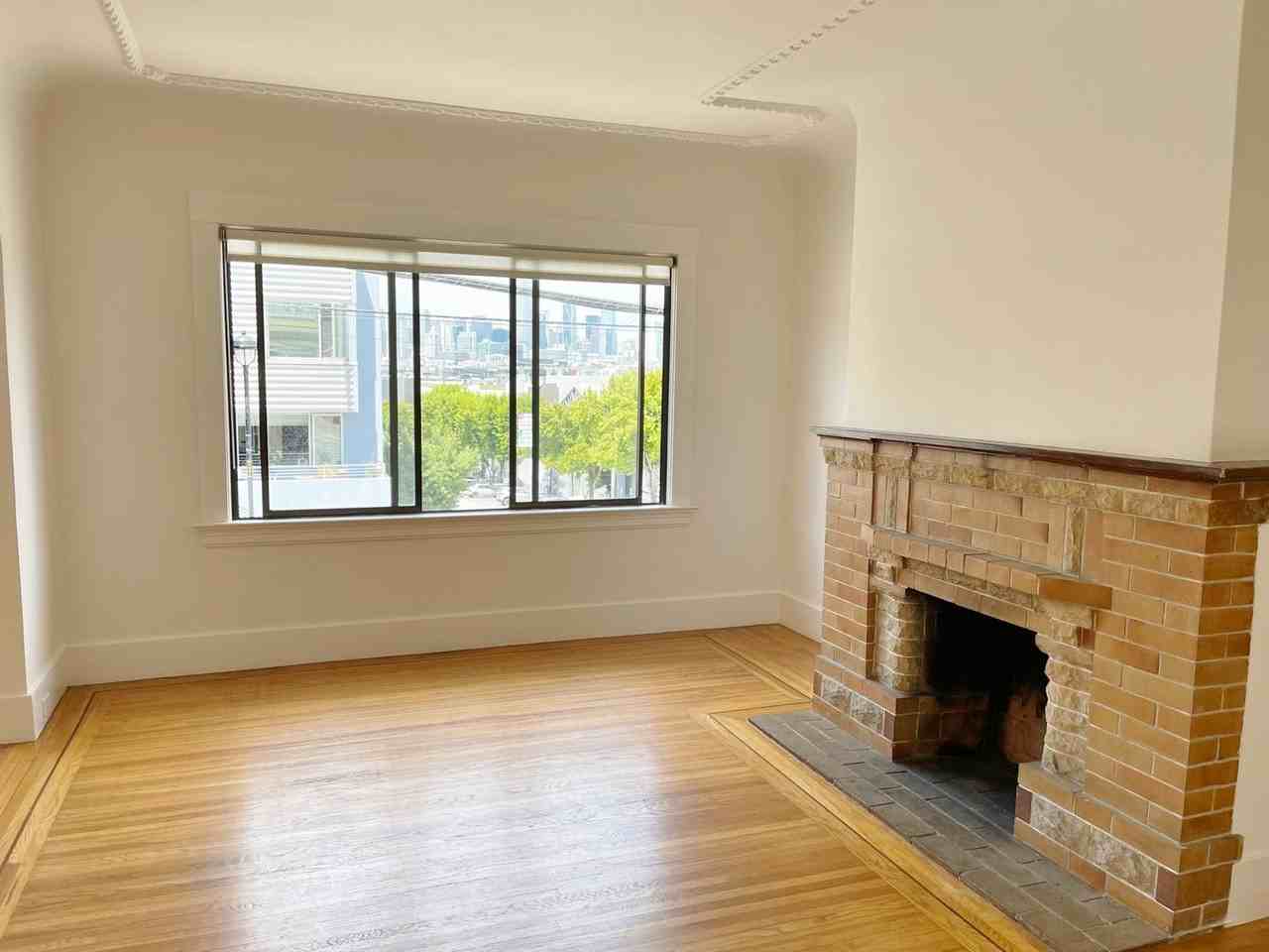 1901 Mariposa St - Photo 3 of 22