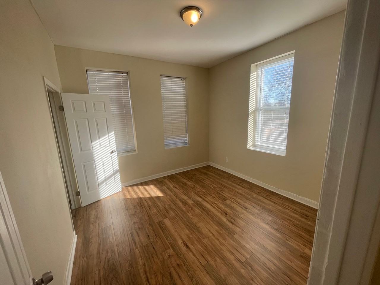 3146 California Ave - Photo 3 of 11