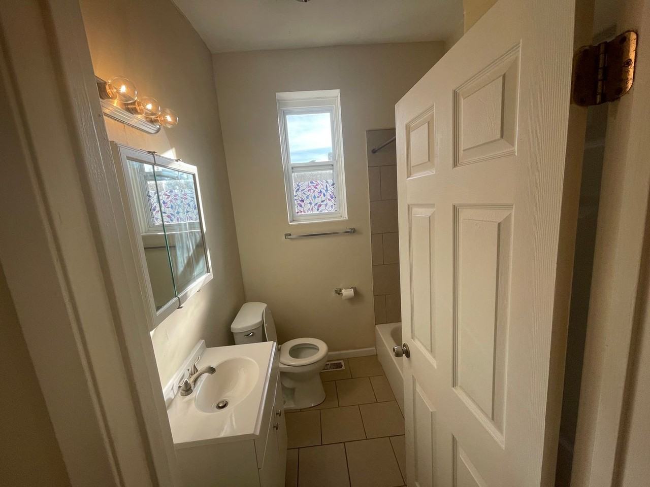 3146 California Ave - Photo 4 of 11