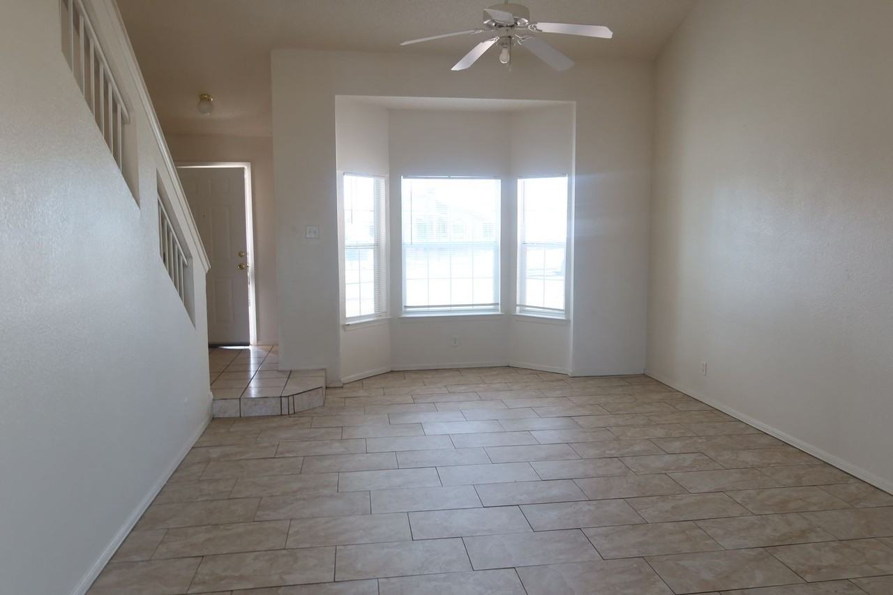 12230 Saint Mark Ave - Photo 3 of 24