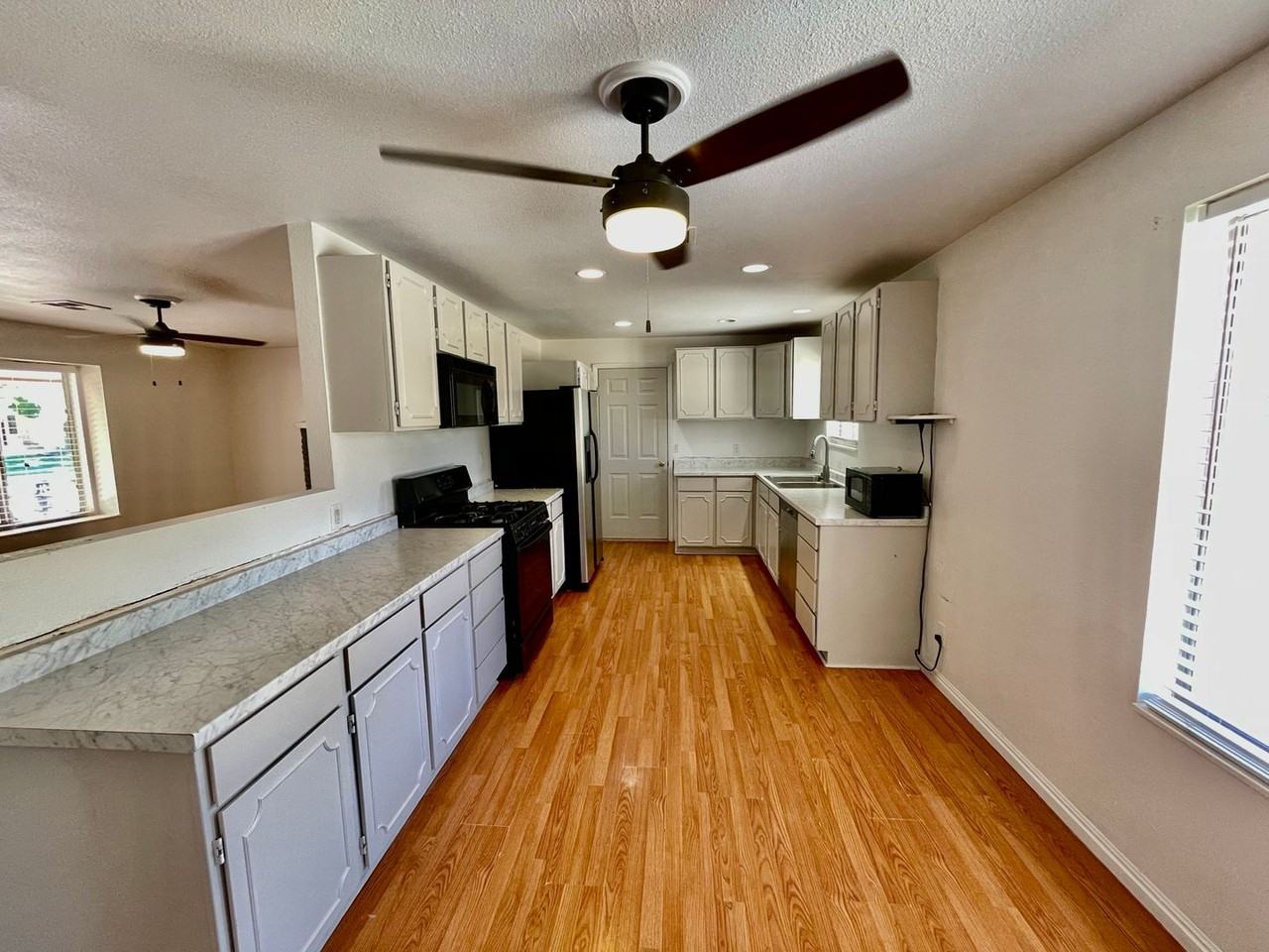 436 Belmont Dr - Photo 4 of 24