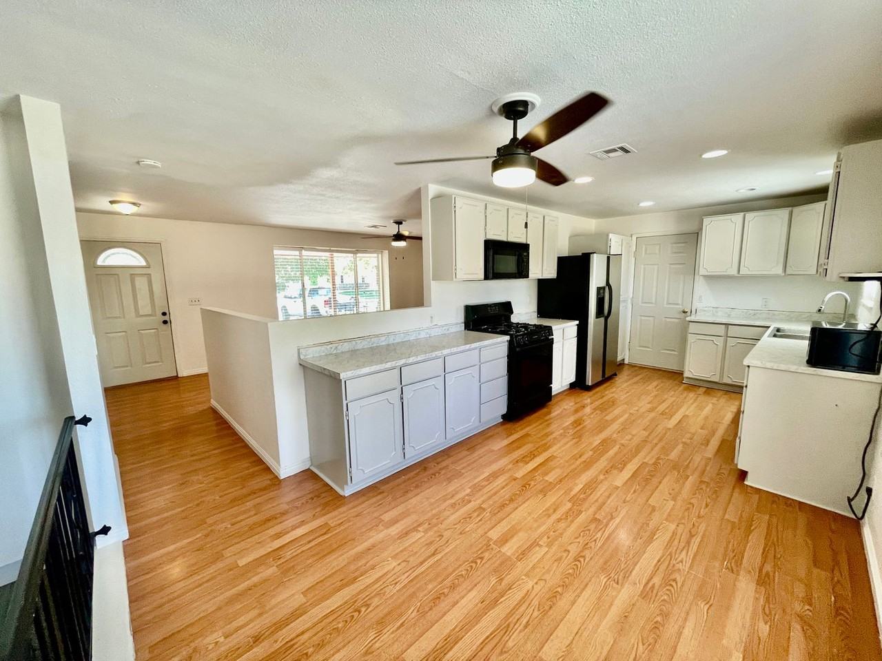 436 Belmont Dr - Photo 5 of 24
