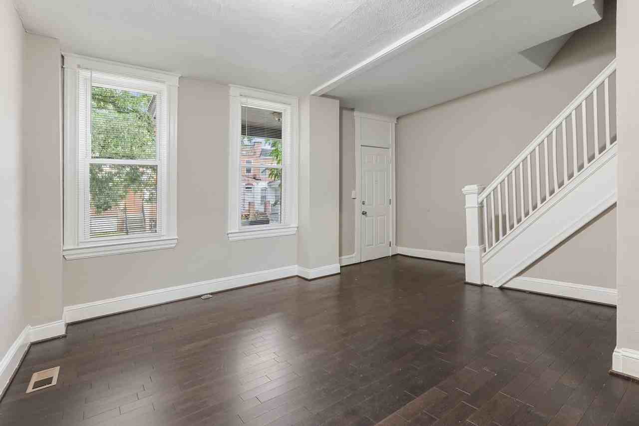 5212 Ivanhoe Ave - Photo 5 of 18