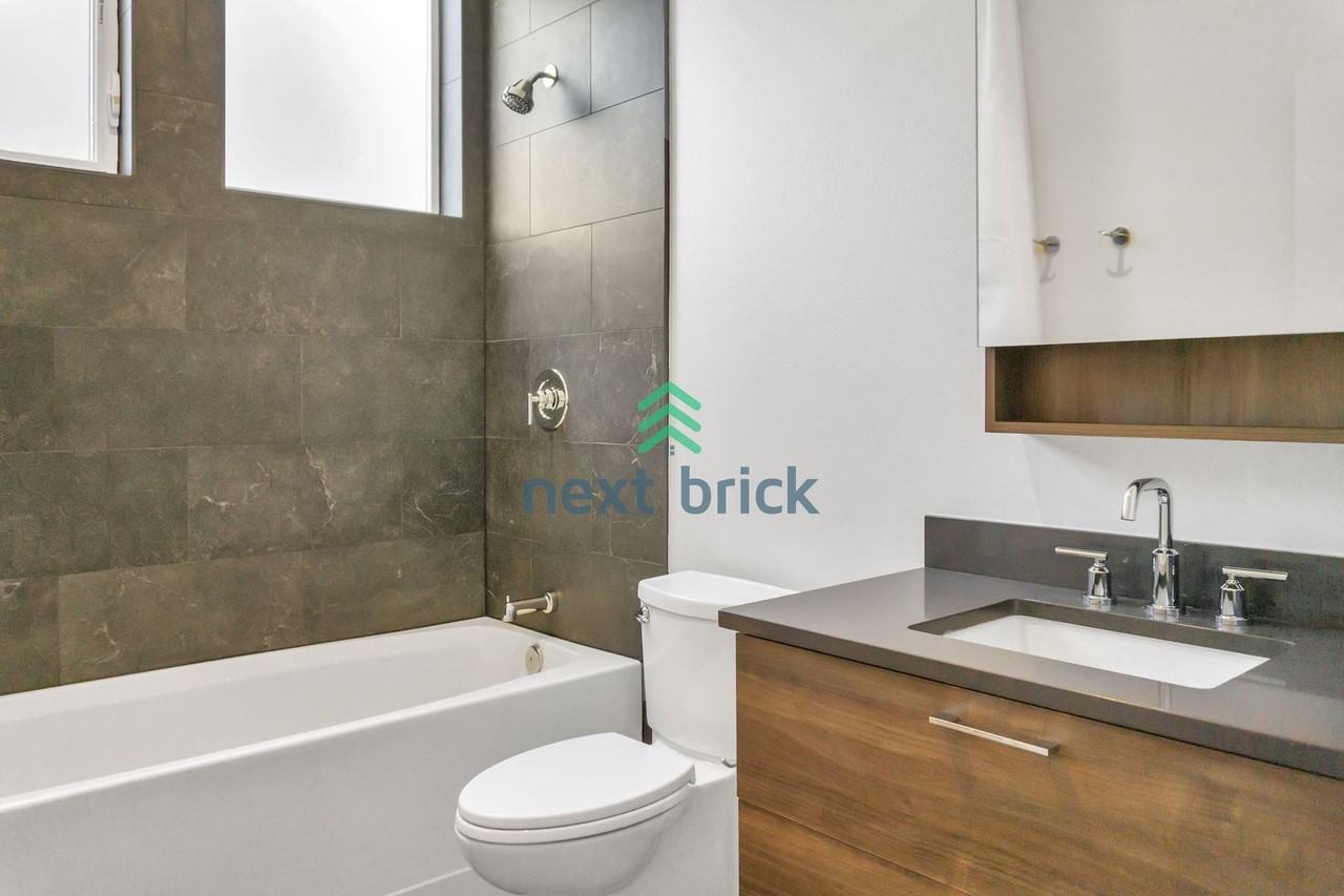 2239 Minor Ave E #D - Photo 3 of 18