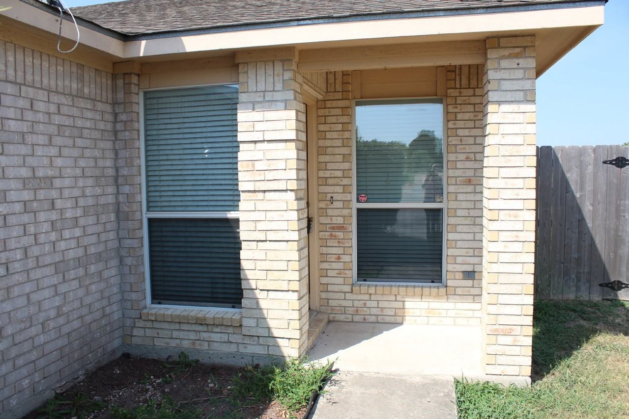 2742 Fm 1044 - Photo 2 of 19