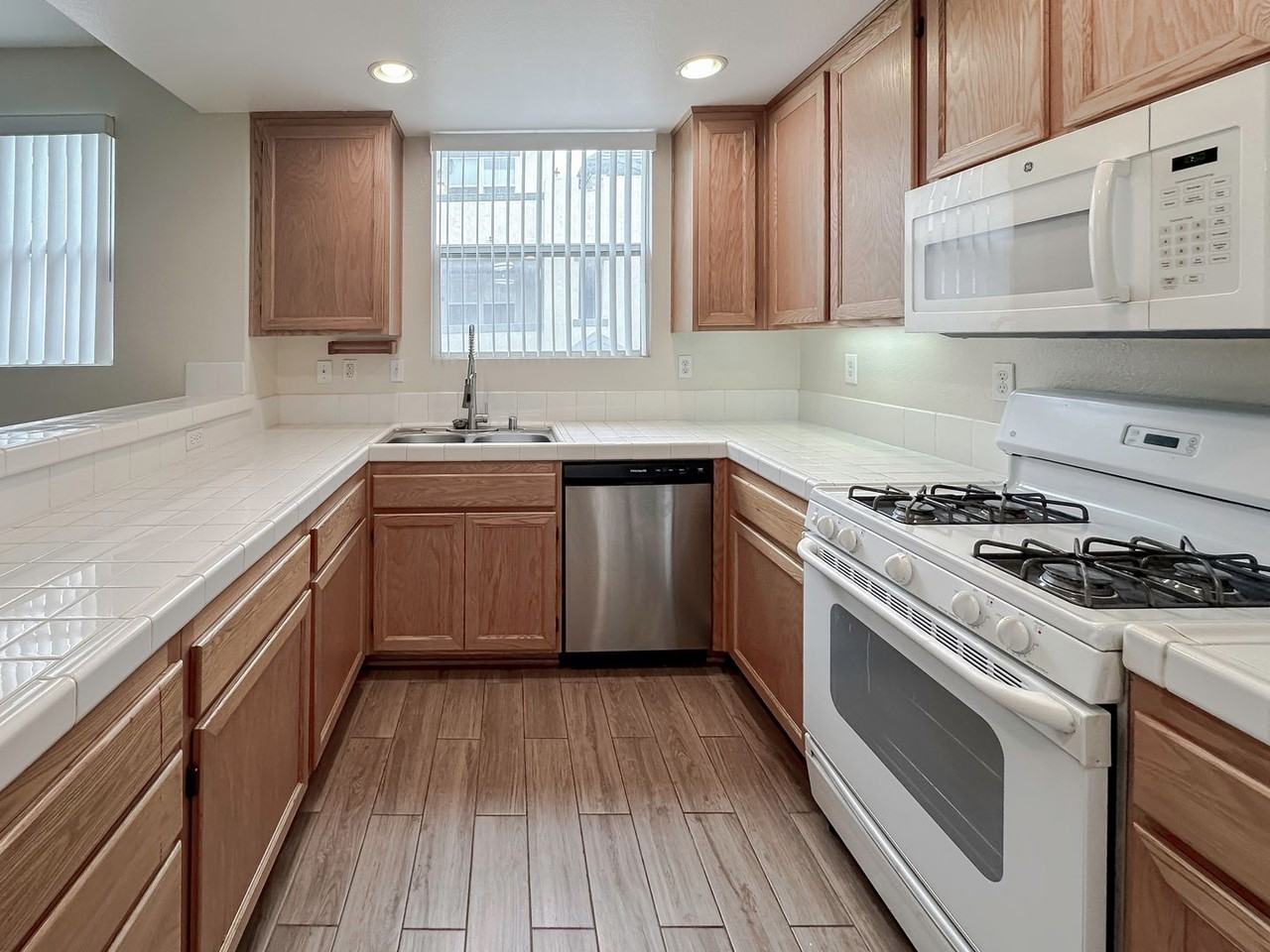 1339 Nicolette Ave - Photo 3 of 25