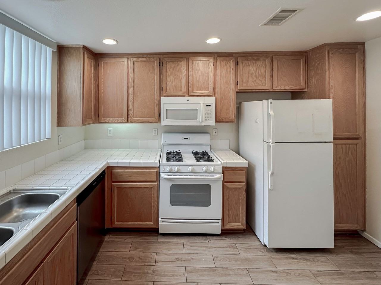 1339 Nicolette Ave - Photo 5 of 25