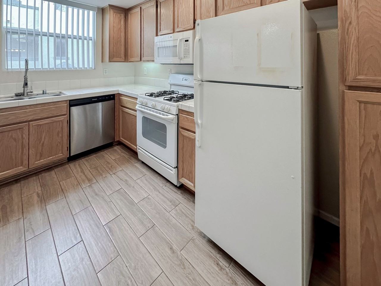 1339 Nicolette Ave - Photo 6 of 25
