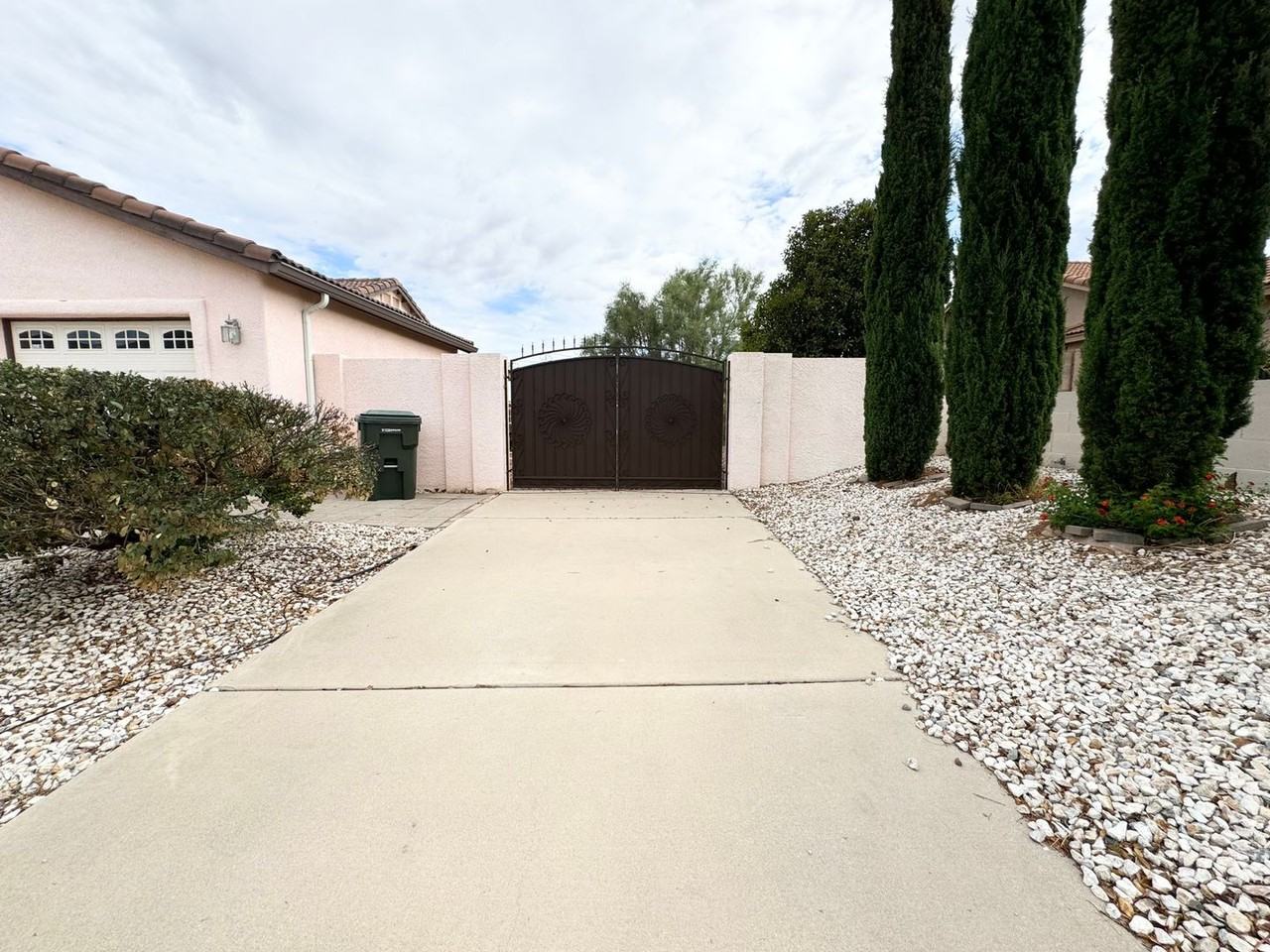 2679 Montaro Dr - Photo 3 of 32