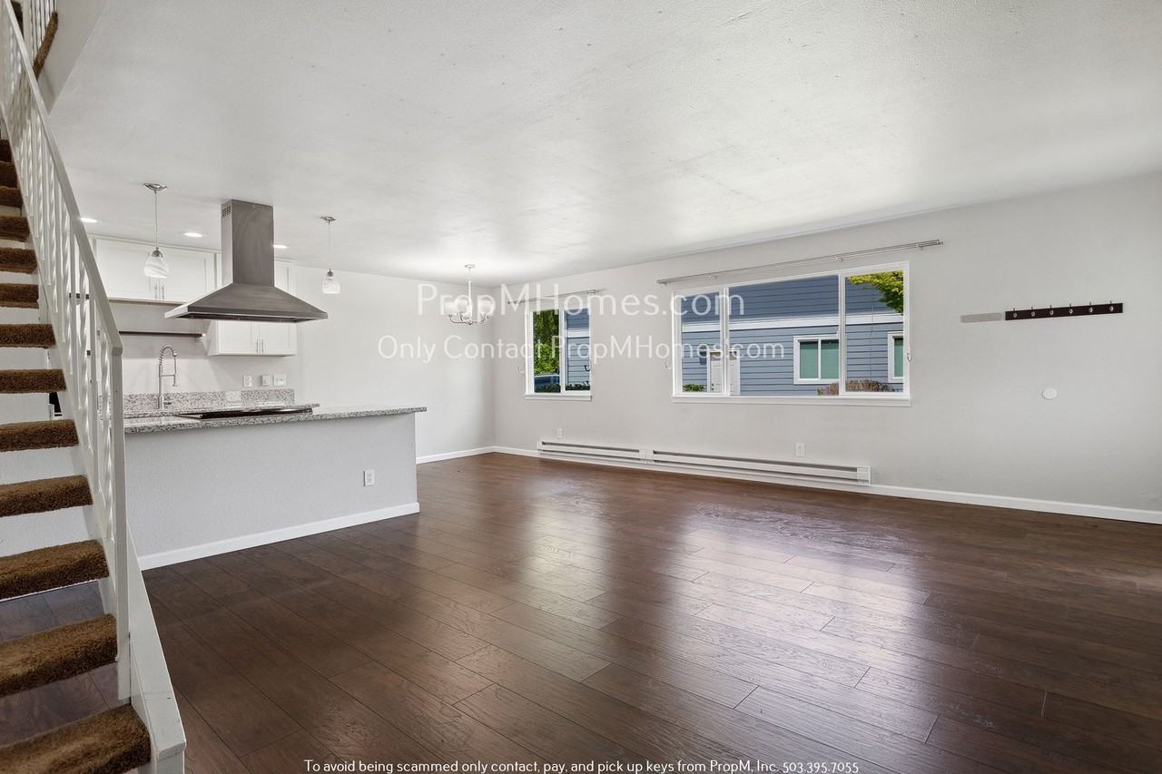 1577 Ne Hale Pl - Photo 3 of 25