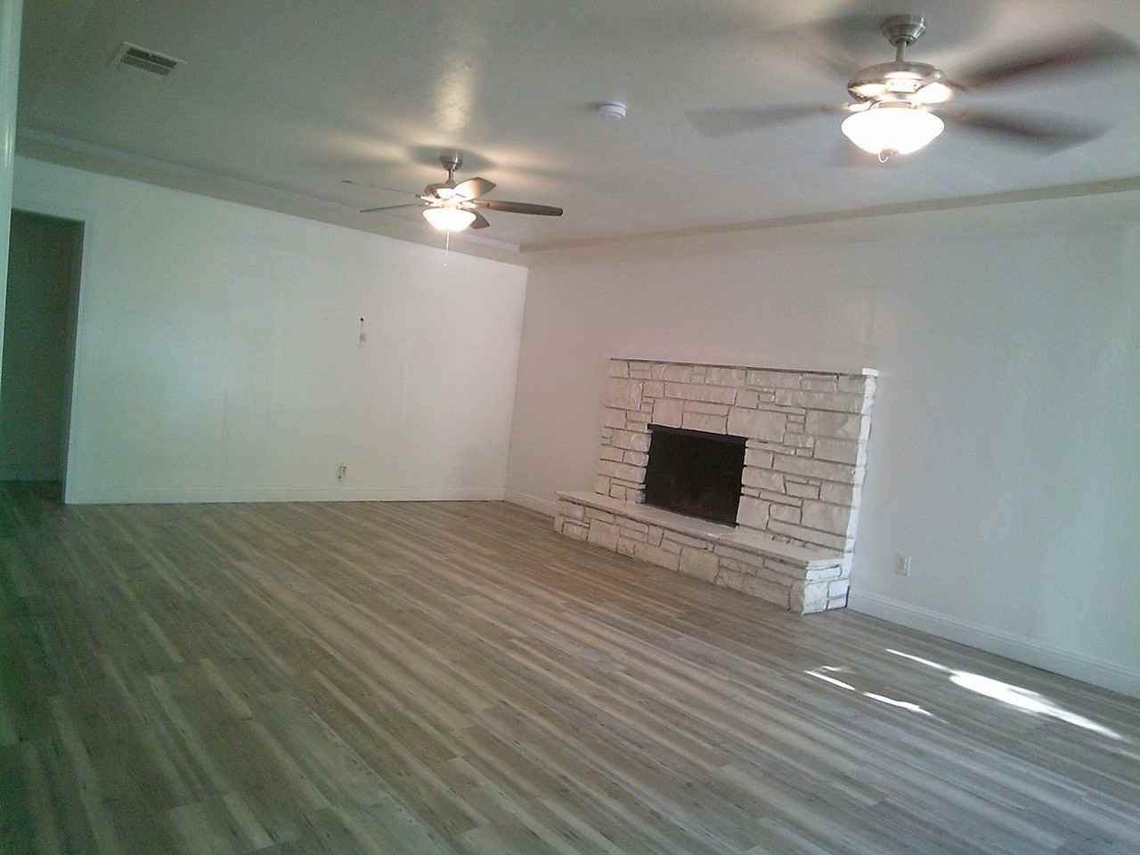 2413 Ashby St - Photo 2 of 8