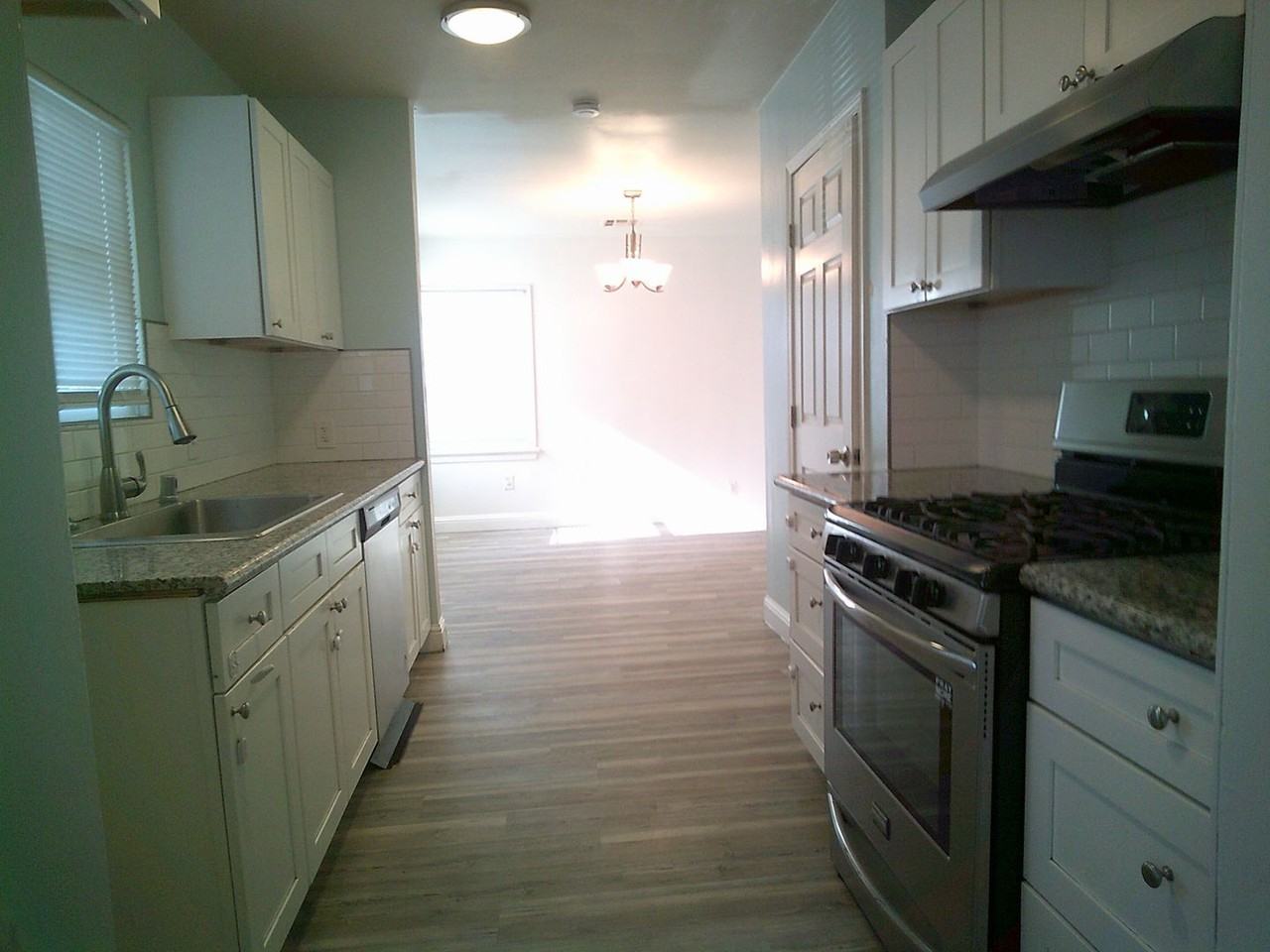 2413 Ashby St - Photo 3 of 8