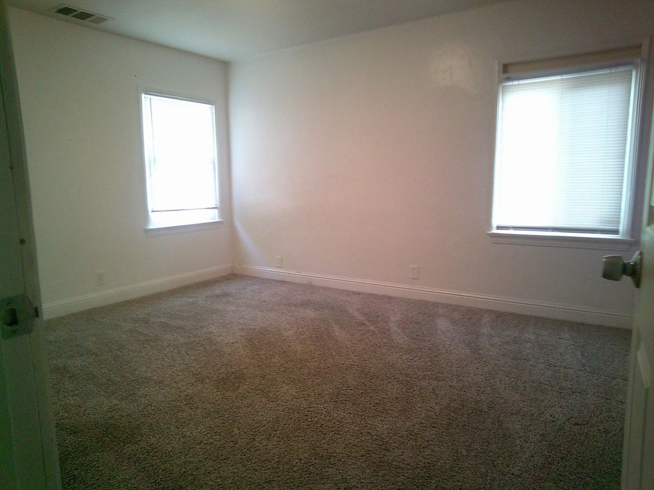 2413 Ashby St - Photo 5 of 8