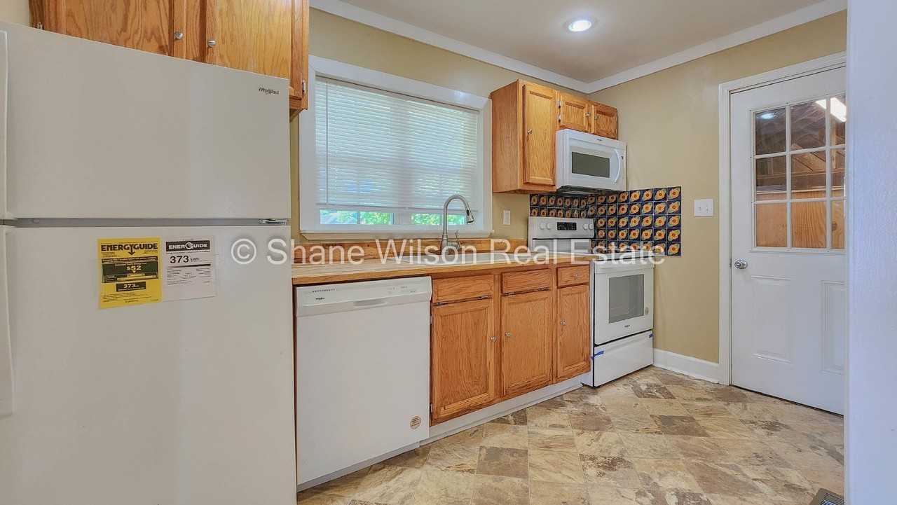 110 Suggs St - Photo 3 of 12