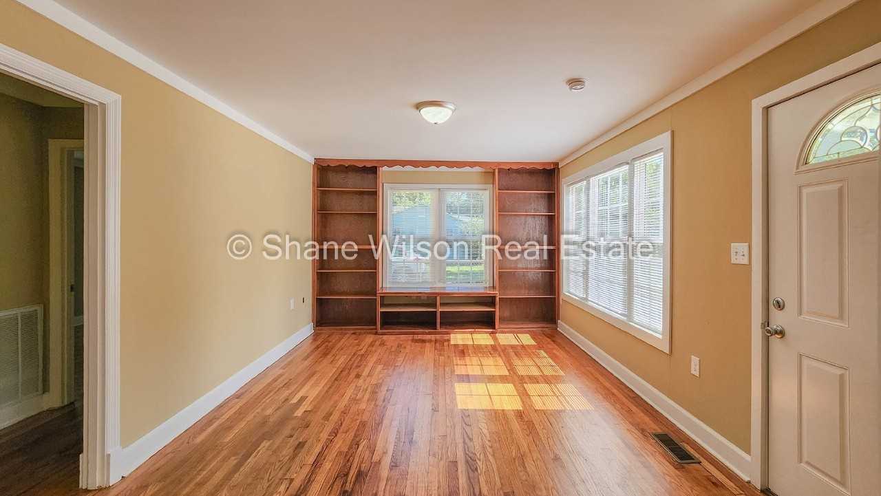 110 Suggs St - Photo 5 of 12