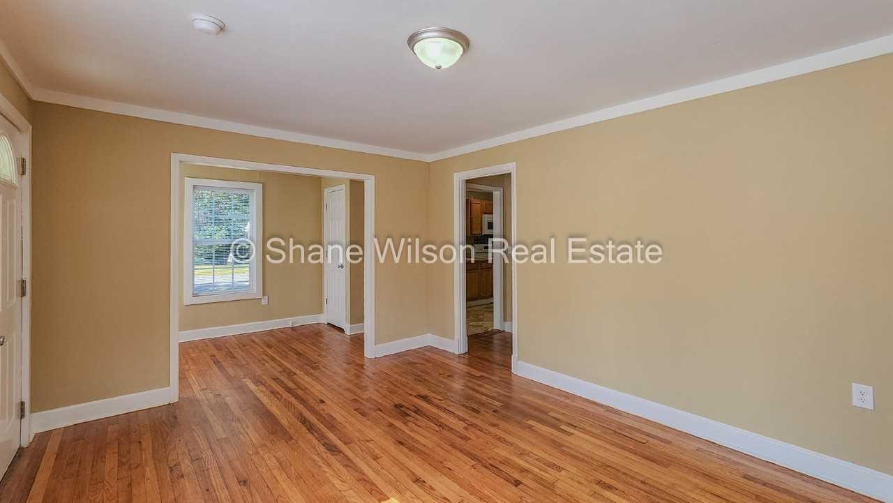 110 Suggs St - Photo 7 of 12