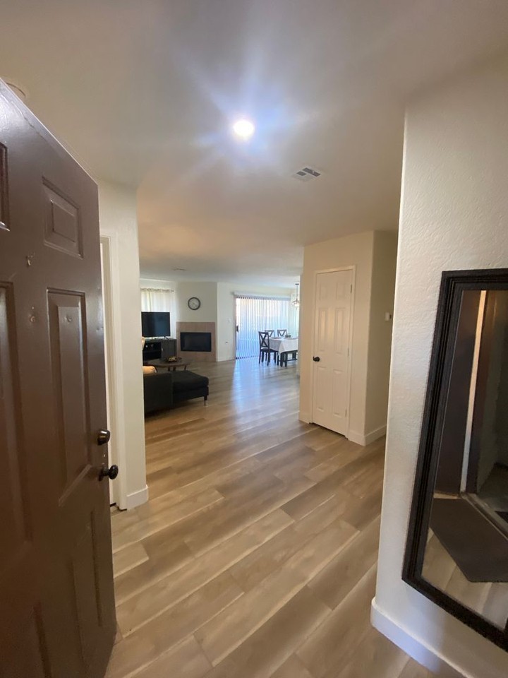 5028 S Rainbow Blvd #102 - Photo 3 of 34