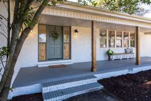 featured image of 104 Suffield St