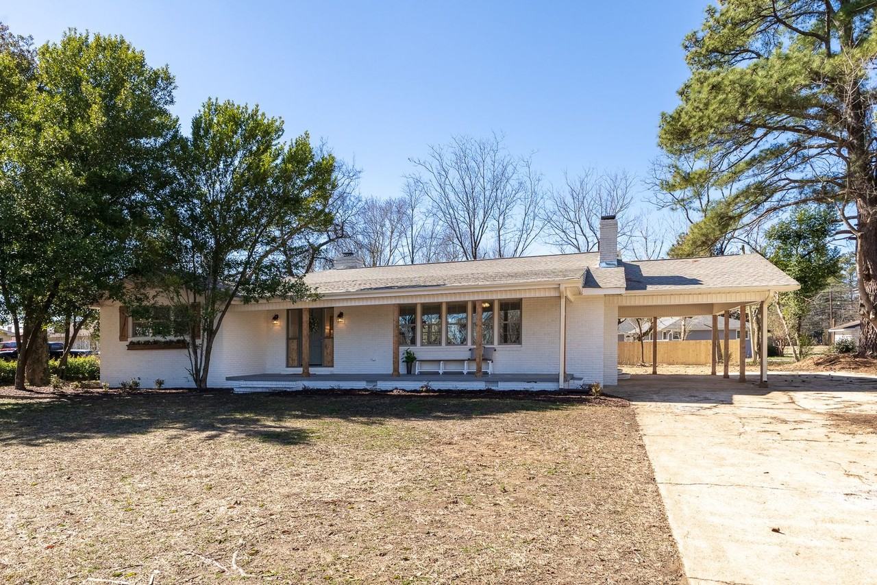 104 Suffield St - Photo 3 of 34