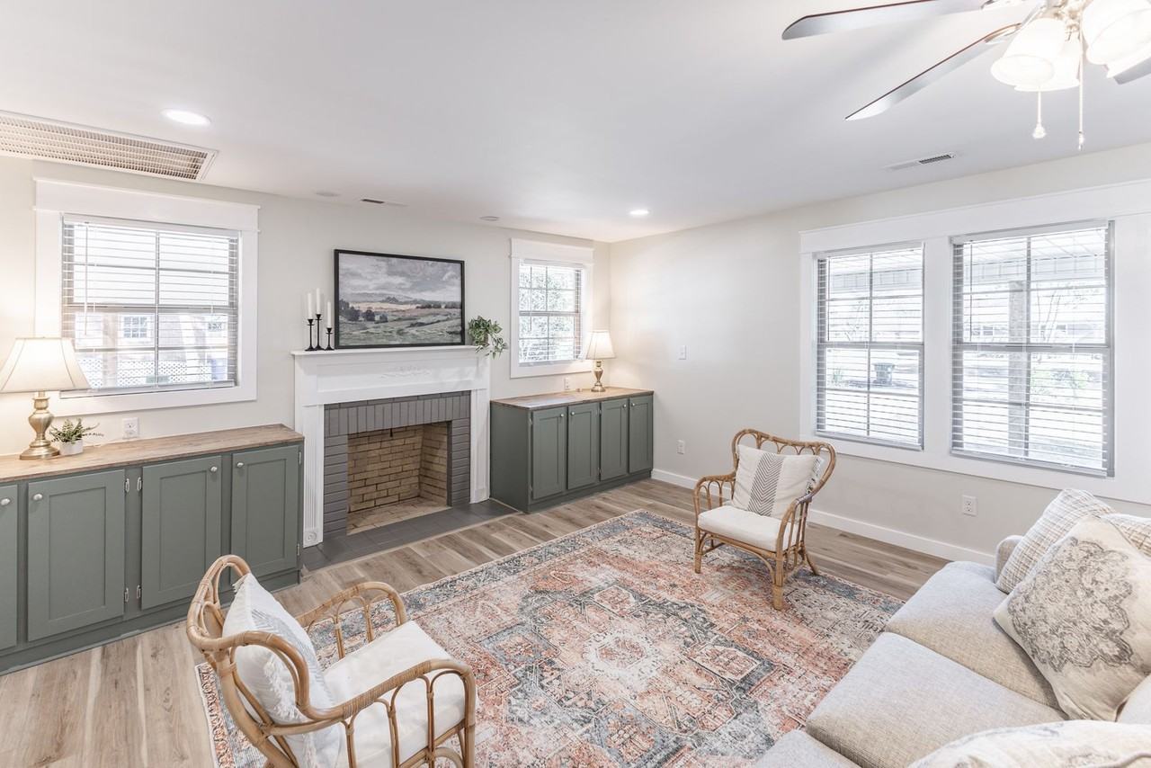 104 Suffield St - Photo 4 of 34