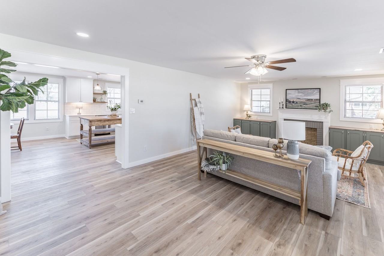 104 Suffield St - Photo 6 of 34