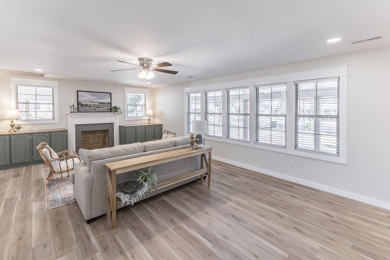 104 Suffield St - Photo 7 of 34