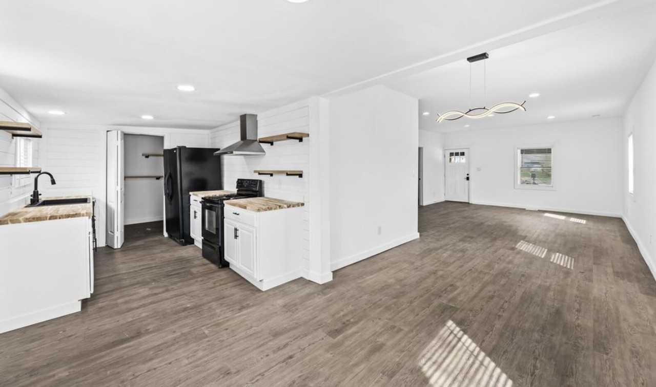 214 Owen St - Photo 3 of 13