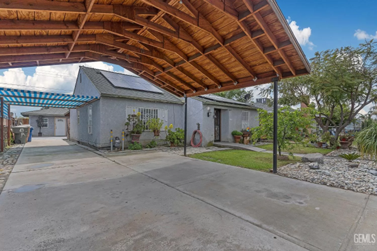 1521 Mint St - Photo 2 of 12