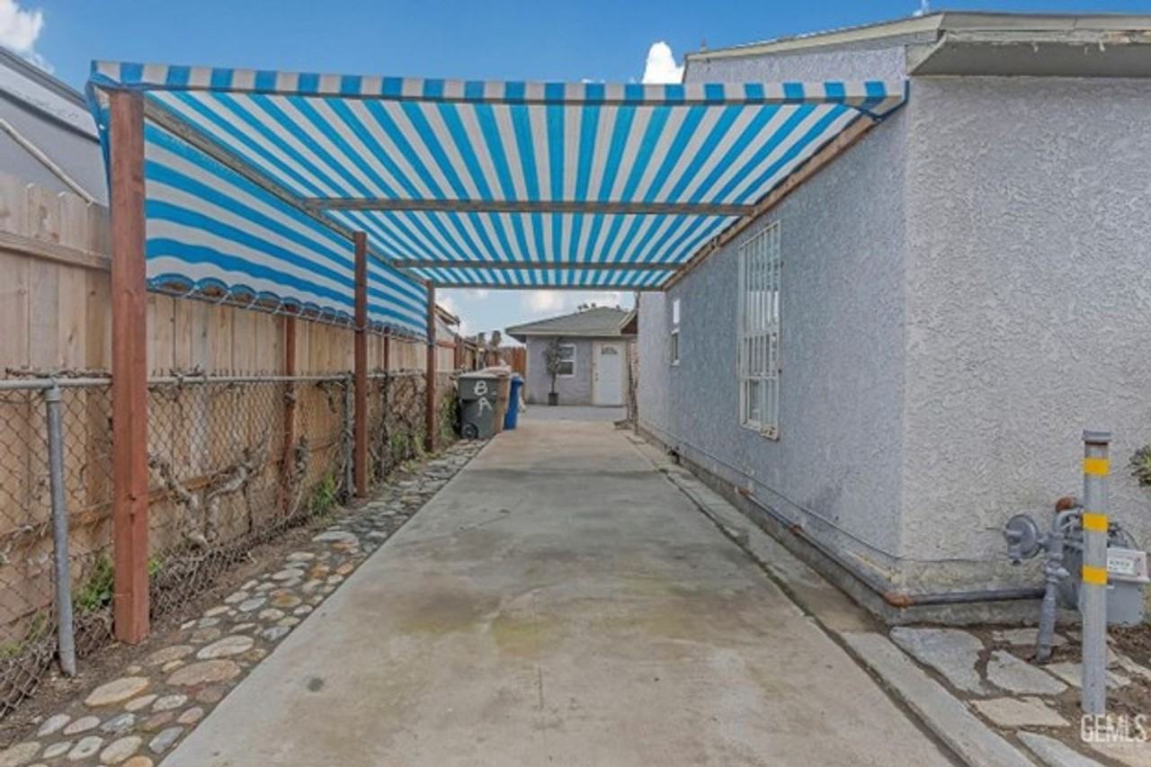 1521 Mint St - Photo 3 of 12
