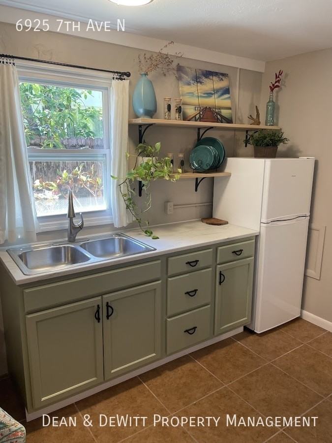 6925 7th Ave N - Photo 3 of 10