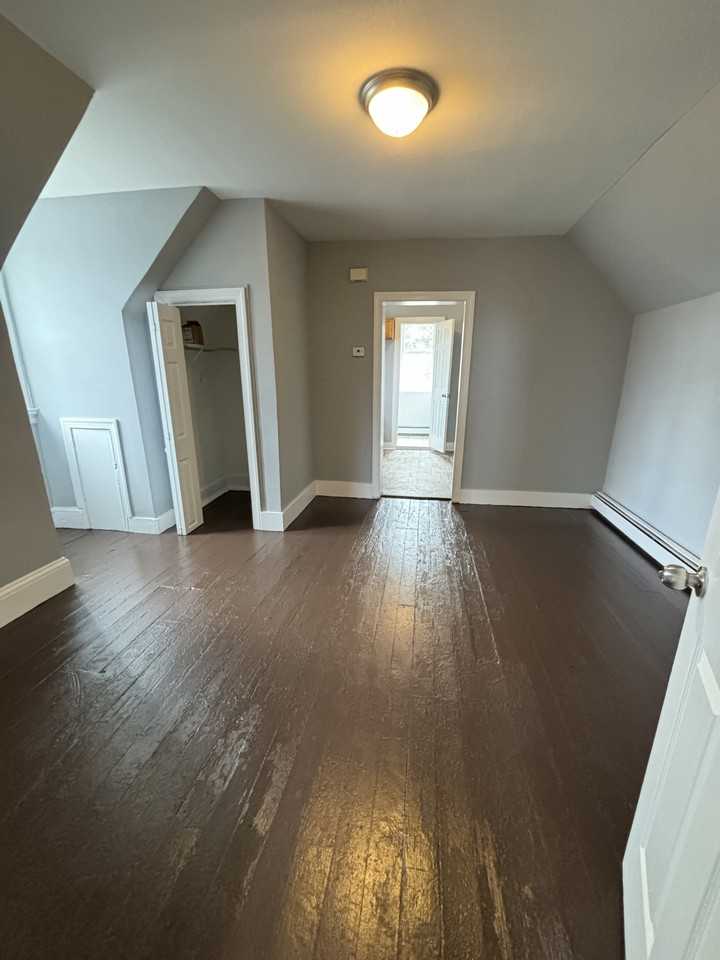 942 E 19th St #3 - Photo 2 of 6