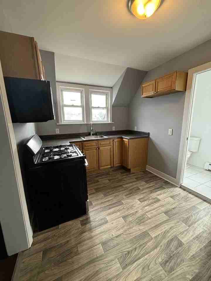 942 E 19th St #3 - Photo 6 of 6