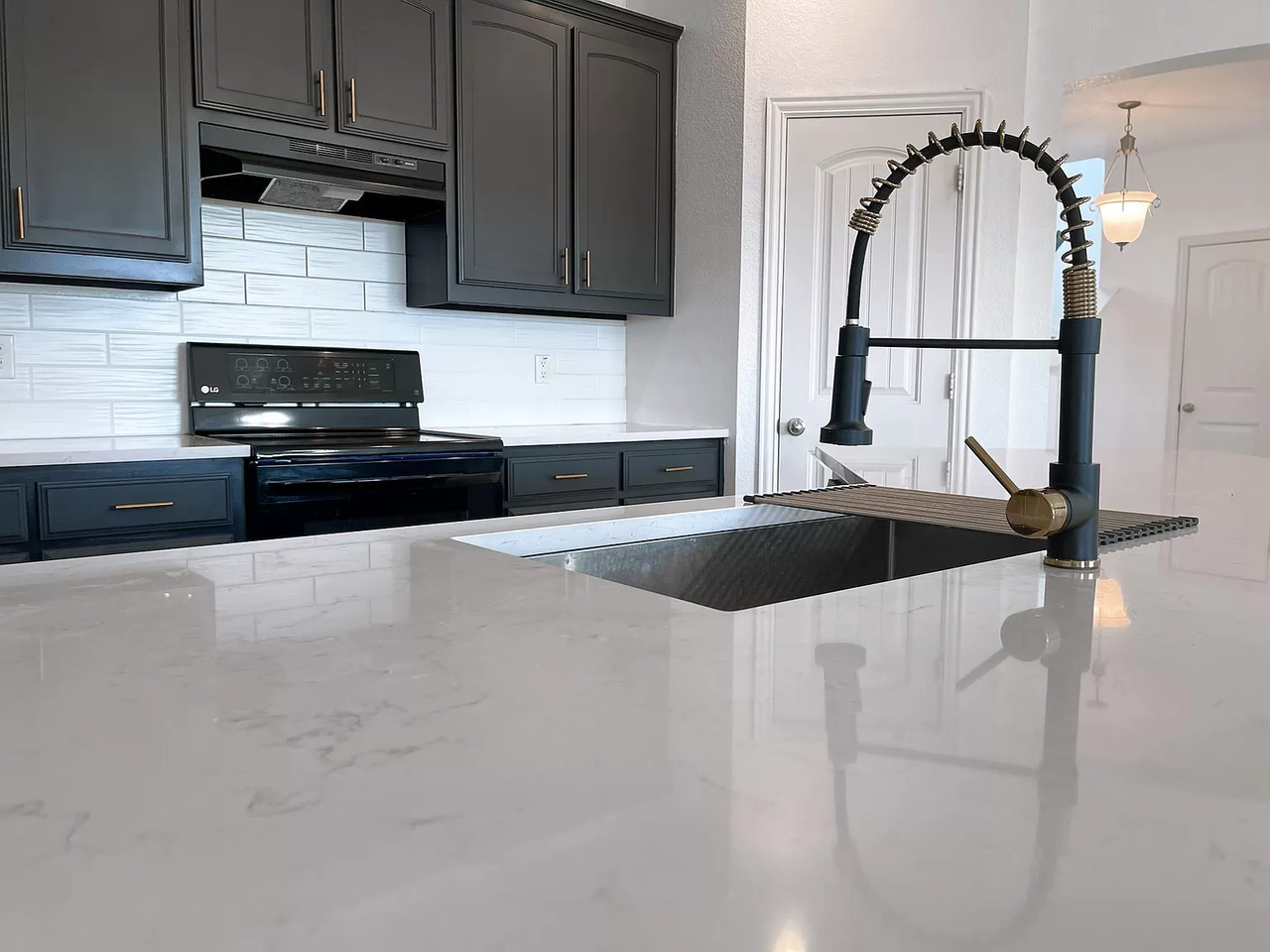 4121 Mantis St - Photo 2 of 32