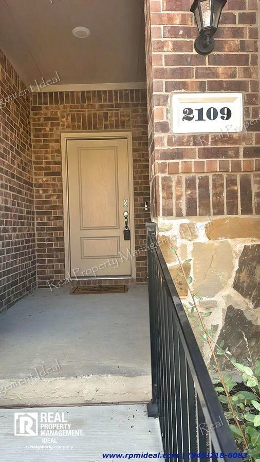 2109 Steer Creek Pl - Photo 2 of 34