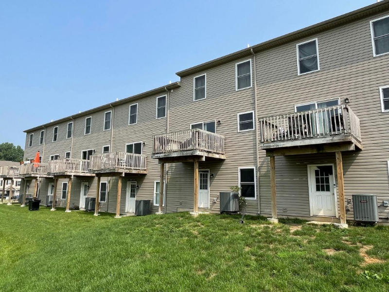 904 Gregs Dr - Photo 2 of 10