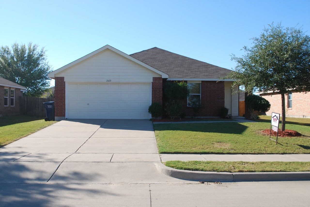 2613 Plantation Dr - Photo 2 of 22