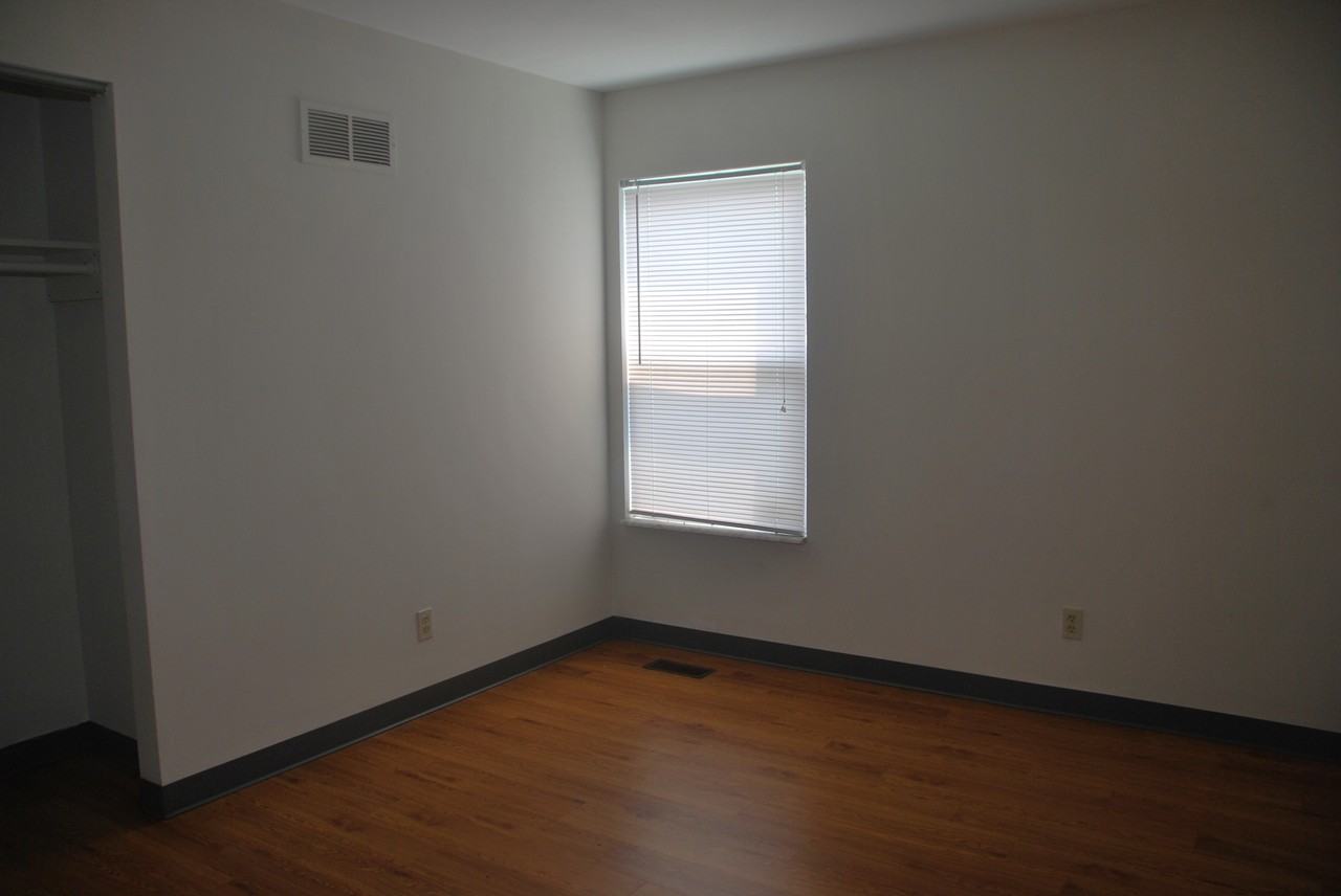 6245 Wagner Ave - Photo 3 of 13