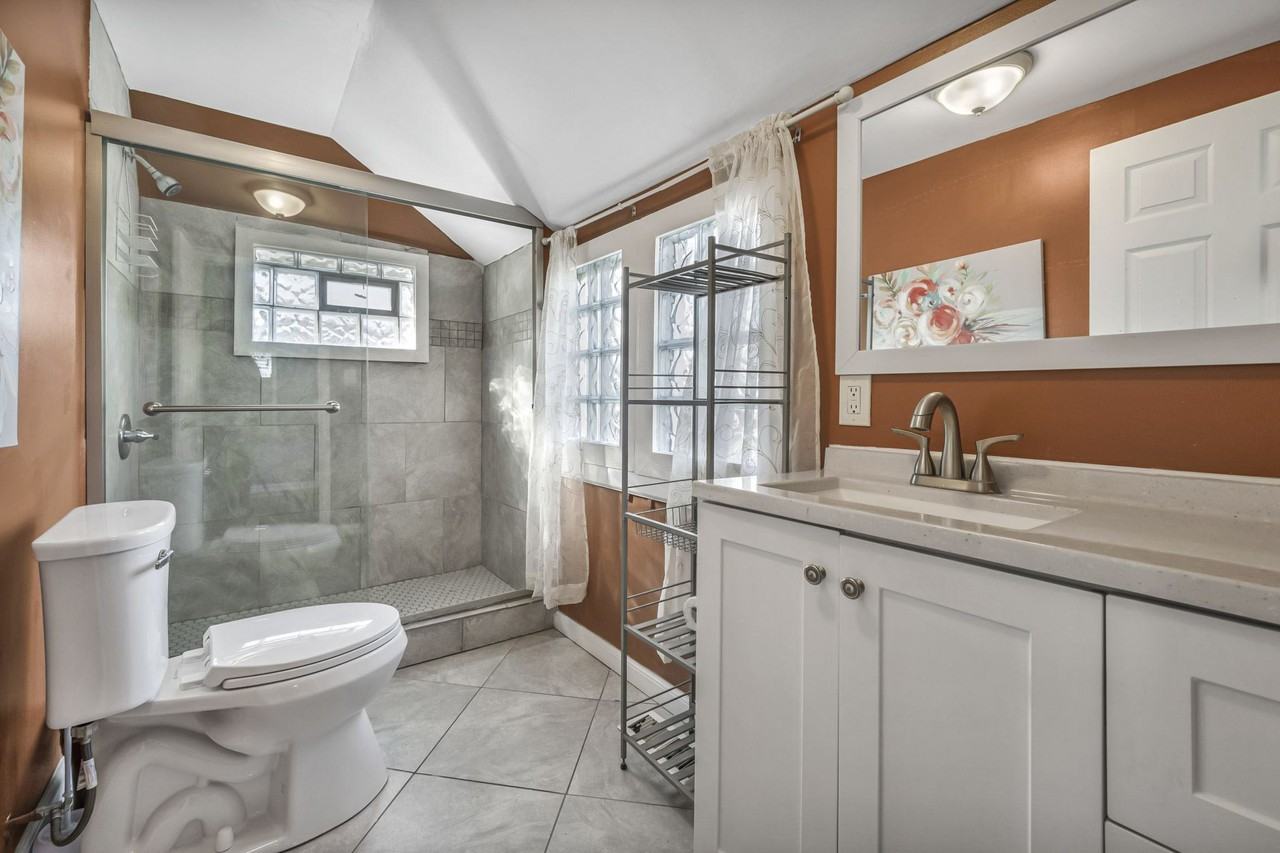 Storer Ave - Photo 3 of 12