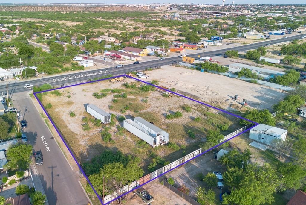 2719 Del Río Boulevard - Photo 3 of 13