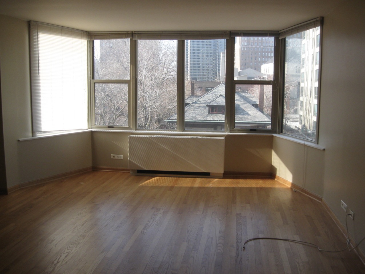 525 W Hawthorne Pl #502