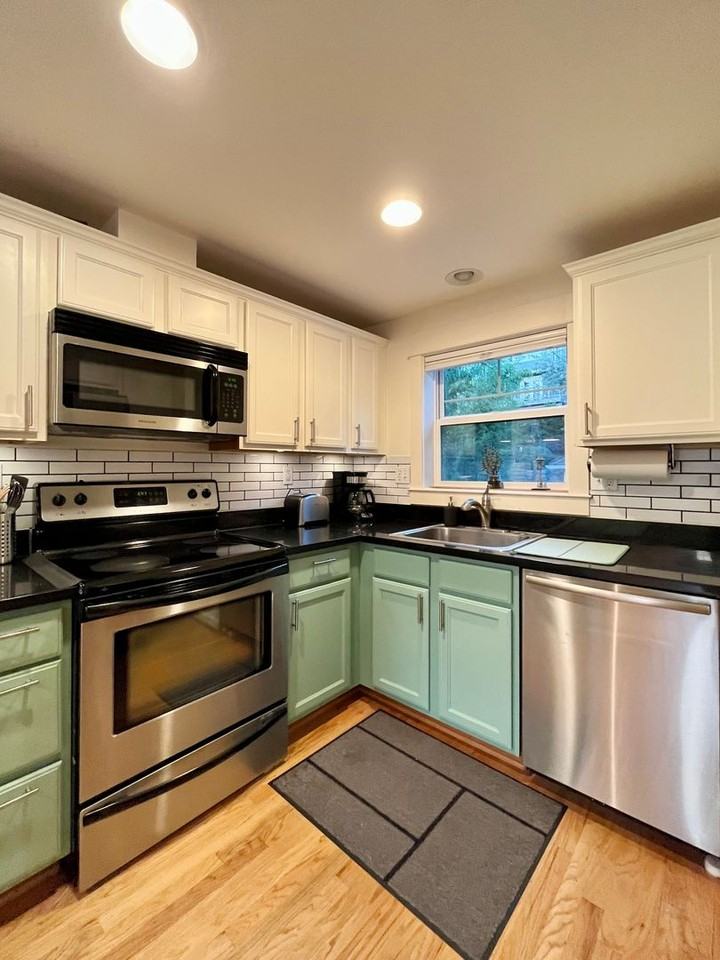 4816A Delridge Way Sw - Photo 2 of 26