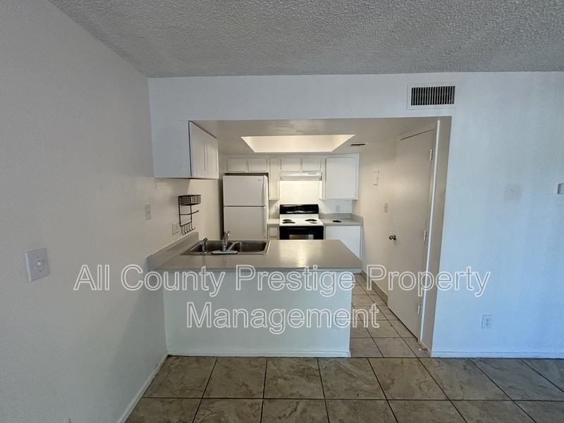 905 S Dorsey Ln #110 - Photo 5 of 17