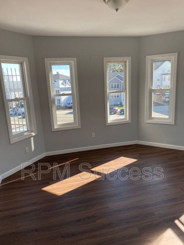 591 4th St #2 - Photo 2 of 10